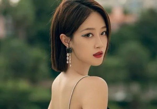 回应|《姐姐》蓝盈莹被边缘化?吃火锅要站起来,跳舞也无人回应