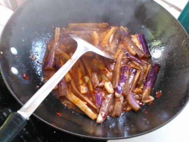 炒前|做红烧茄子时,炒前多加这一步,鲜嫩入味不油腻