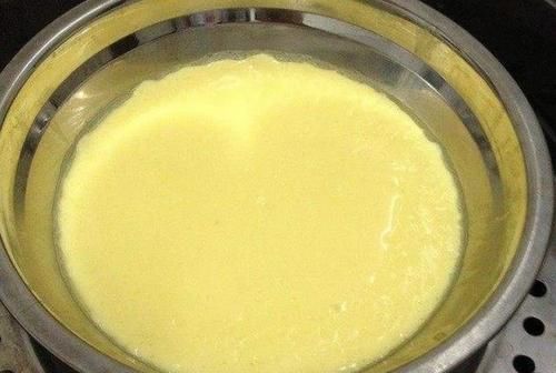 牢记|蒸鸡蛋羹，直接水的做法是不对的，牢记这1点，鸡蛋羹滑嫩
