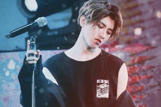  莉莉|难怪看蔡徐坤眼熟，原来8年前他就搭档“严莉莉”，网友：我眼拙