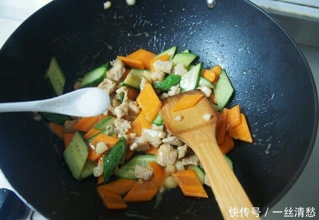  家常菜|不要说简单的菜肴不好吃，此道家常菜朴实简单，却另有滋味