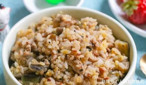 营养|它比米粥营养,比炒饭好消化,补锌补铁还能锻炼宝宝自主进食能力
