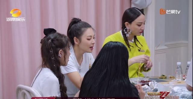  经纪人|黄圣依要帮孟佳忙引荐经纪人，张雨绮插话要签孟佳，疑得罪黄圣依