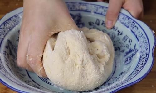  面团|夏天多给孩子吃苹果，打入2个鸡蛋，秘制一做，孩子天天想吃