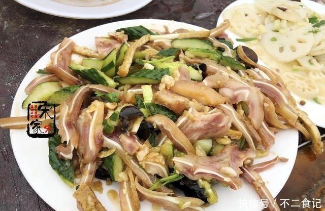 农村|农村330元一桌的宴席,鸡鸭鱼肉都有,利润在哪?