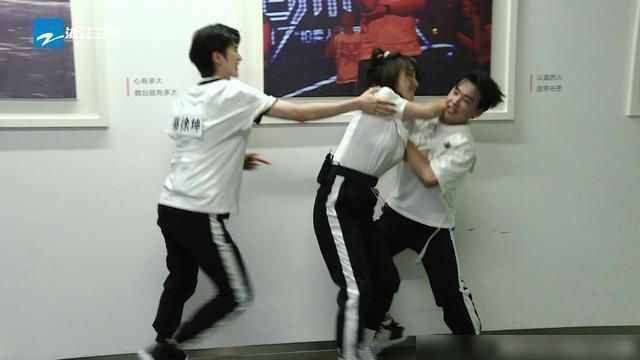  三人行|三人行必有蔡徐坤《奔跑吧》这期撕名牌最大看点来了