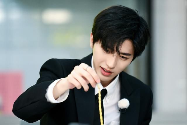  直呼|原来蔡徐坤不是原名？当他的真名曝光后，网友直呼：不改早就火了