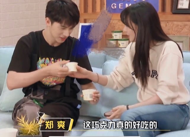 入口|忘了“胡辣汤”事件郑爽用自己入口的勺,吃许魏洲的冰淇淋