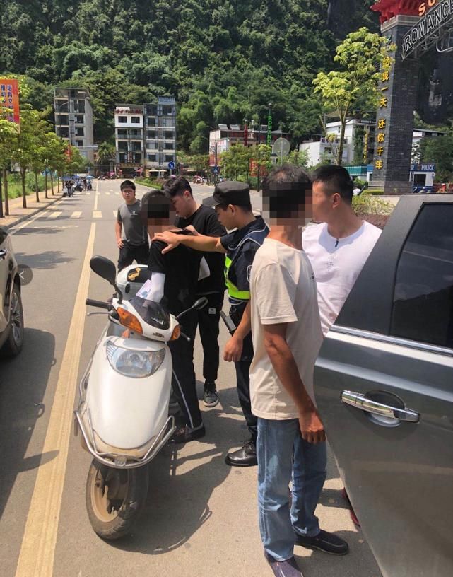 助推|劝导文明养犬，规范旅游秩序，阳朔公安助推创城在行动！