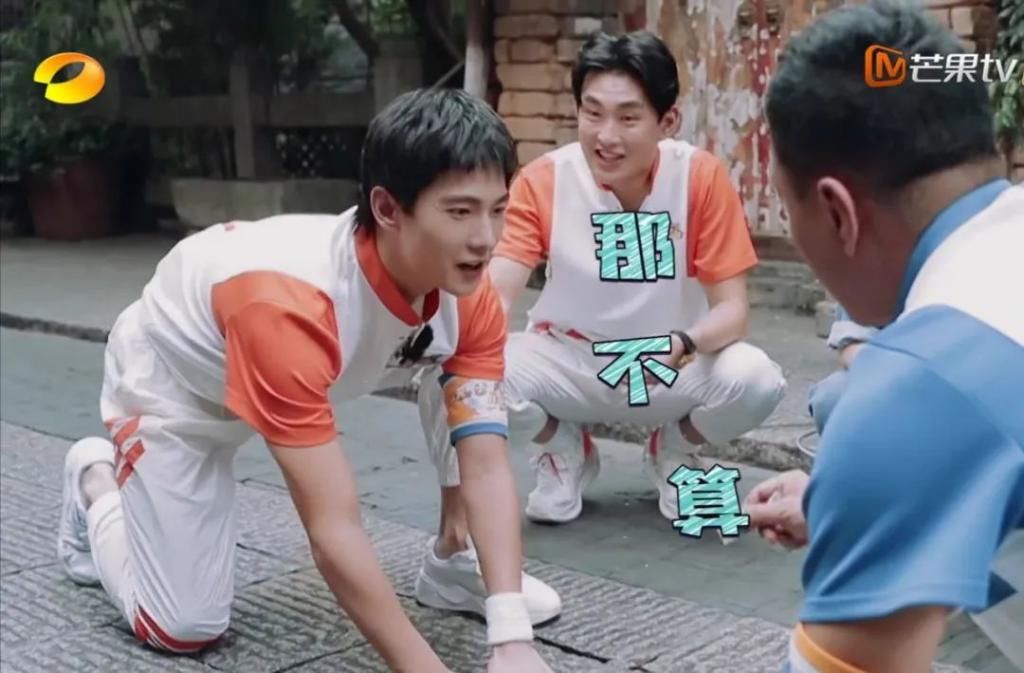  玩游戏|哥哥们一起玩游戏，却被胡军圈粉！