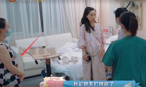  老婆|王斯然生下儿子现实一幕：公婆只顾着看孙子拍照，GAI心疼老婆