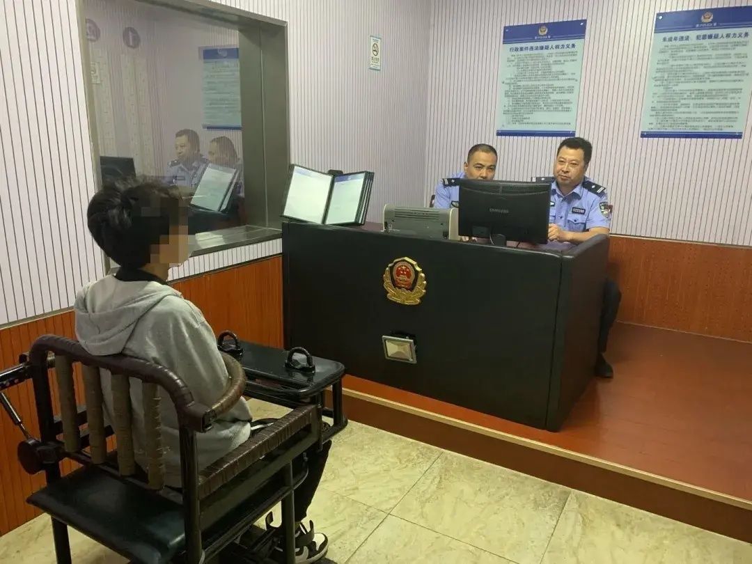 深夜|深夜网吧偷手机,却不知监控拍下了一切