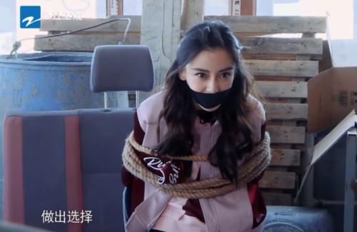  多观众都|宋雨琦用脚踢baby的脸时，有谁注意baby的表情，不装了？