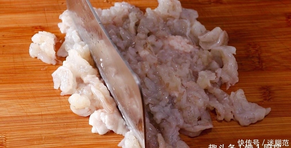 虾仁|豆腐皮别只会烧汤,配上虾仁和莲藕,做成小吃,口感很丰富