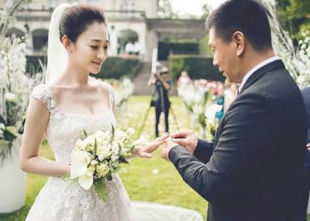  嫁给|李小冉打算与男友奉子成婚，却未能如愿以偿，扭头嫁给了男闺蜜