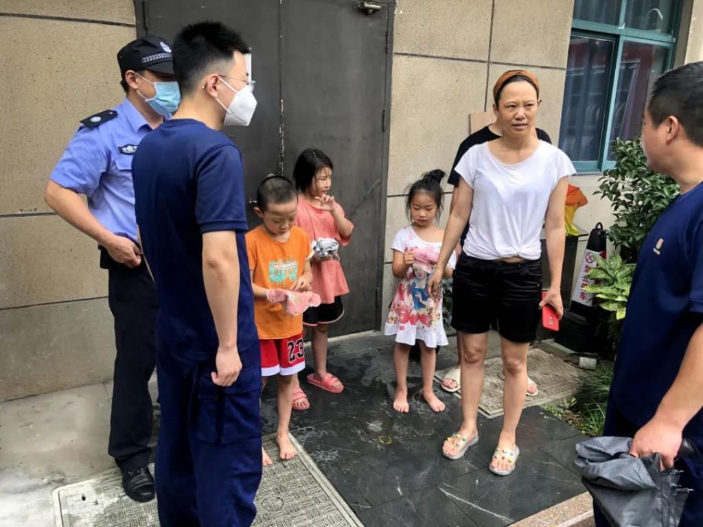  神奇|家中烧得面目全非，3个孩子神奇自救！