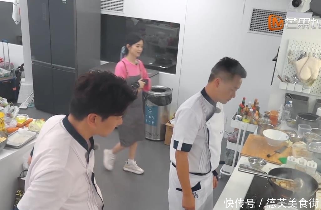 黄晓明|赵丽颖吃坏桃拉肚子,黄晓明赶紧找止泻药,然而最担心的事发生了