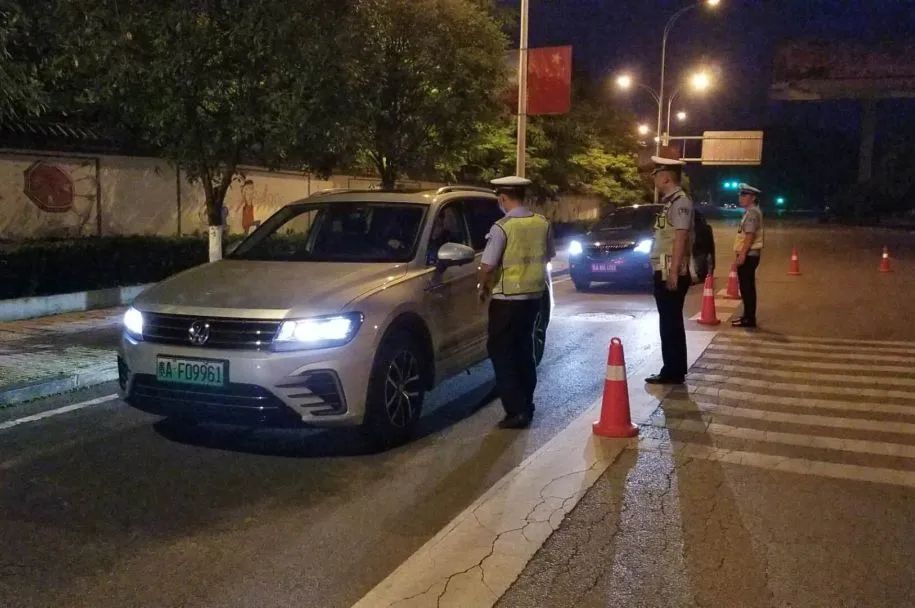 违停|“创文”——息烽交警：即日起严查机动车违停！