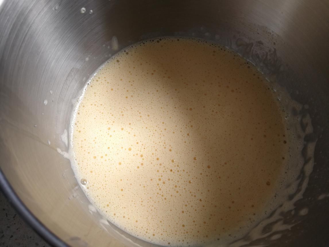 蛋糕|蒸个酸奶蛋糕吃吃,鸡蛋打发失败,成品不蓬松但Q弹,味道还挺好