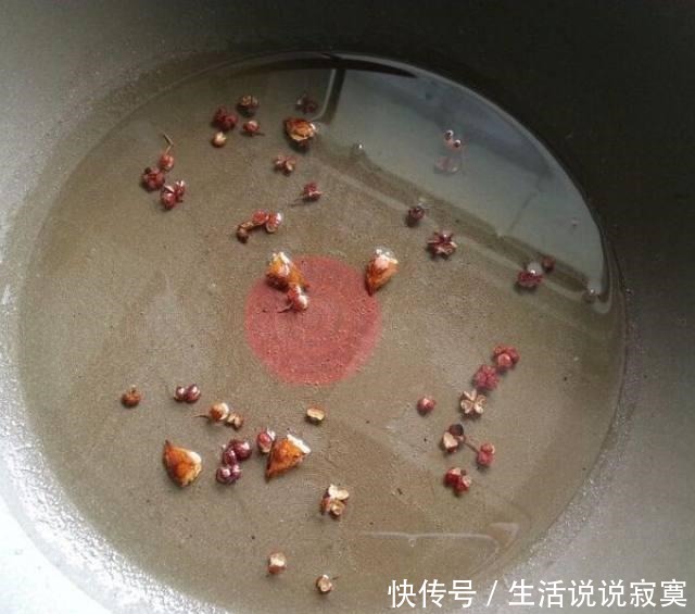 关键|教你做家常炸酱面,调好酱汁是关键,端上桌三碗都不够一人吃