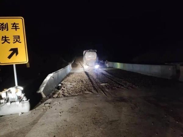  惊险|惊险！大货车在尤溪刹车失灵，正好下坡！司机想到救命的它……