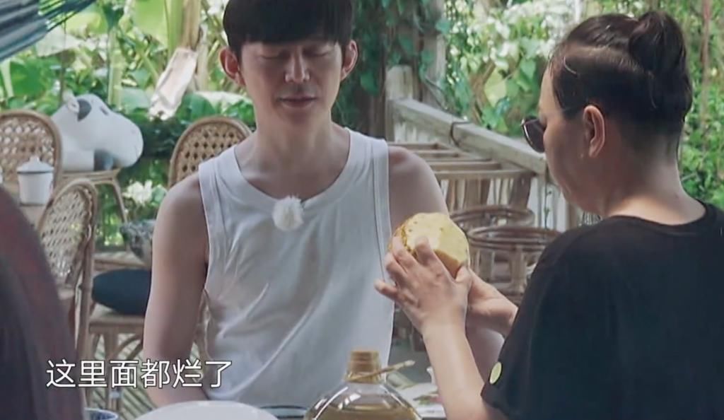  蘑菇|蘑菇屋准备的菠萝都坏了，谁注意宋丹丹机智的反应？差点信以为真