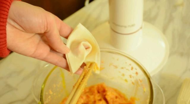 就可以|香喷喷红彤彤的一碗抄手,光是看着就流了口水,比吃饺子过瘾多了