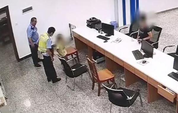  孩子|“坑娃”的爹！男子通宵聚会，饮酒驾车还带上了娃