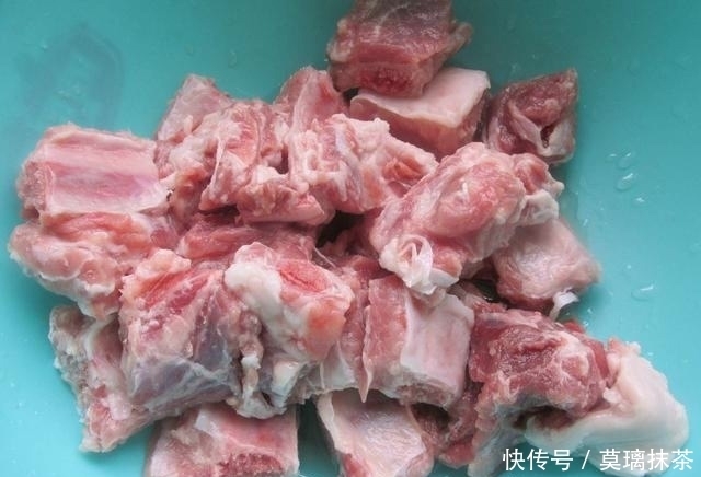 米饭|排骨别再炖了!这样做1锅排骨软烂米饭喷香,上桌吃精光,太香了
