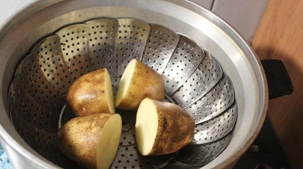  三文鱼干|自制「海苔可乐饼」土豆泥裹上海苔，就可以做出金黄酥脆的可乐卷