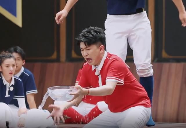  宛如|《奔跑吧》迎来史上“最矫情”男嘉宾，全程娇羞宛如弱女子，导演都无语了