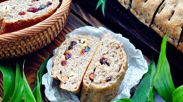  发酵|夏天做面包，直接法又快又顺利，干果多的软欧，越嚼越香还无油