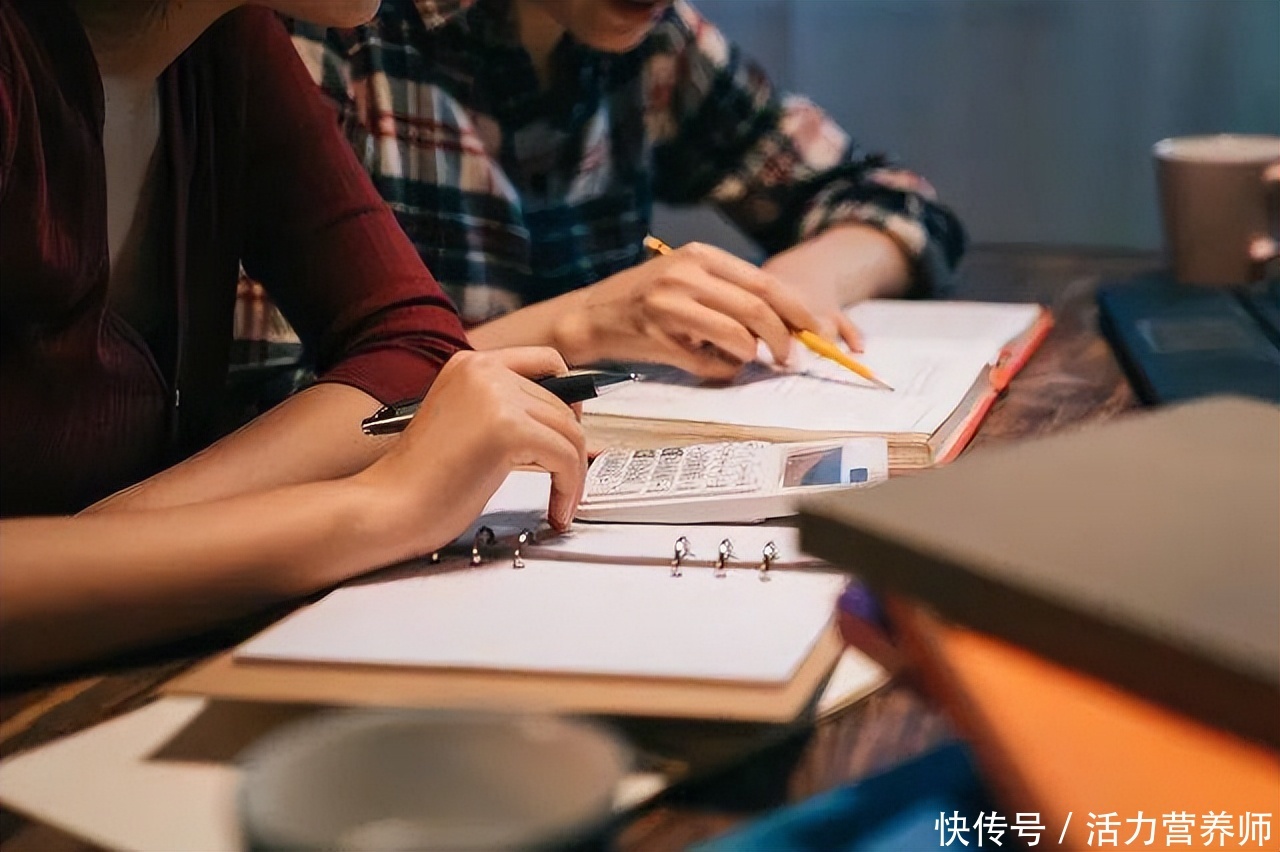 几点算是熬夜最佳睡眠时间是多少(11点睡算不算熬夜？最佳睡眠不是8个小时？有关睡眠的4个真相)