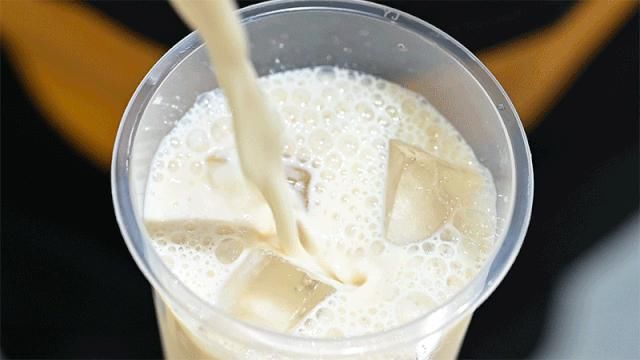 芋圆|芋圆燕麦奶茶,一杯4层楼,学会这3个动作才能喝…