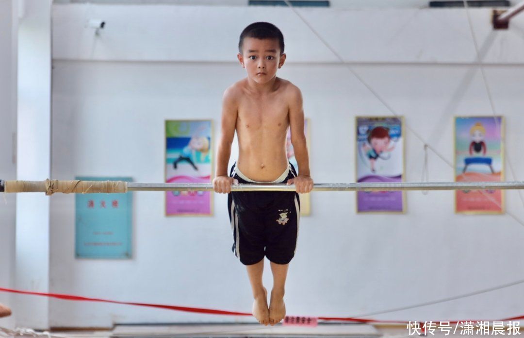 首次参赛夺5金2银！湖南湘潭7岁“体操小将”许下奥运梦