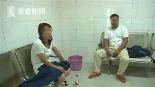 媒体报道|情侣无力偿还债务，竟偷井盖卖钱还债，男生偷女生把握配合精密