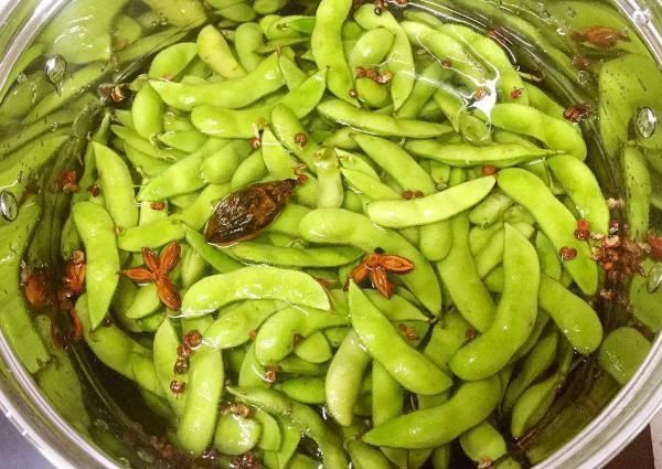  别忘记|煮毛豆时，别忘记加上一勺它，毛豆新鲜不发黄，比店里卖的还好吃