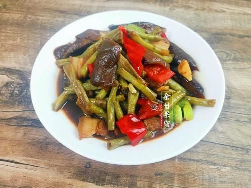  鲜味|天热，三人午餐我这样做，两菜一汤咸鲜味美，30分钟可上桌