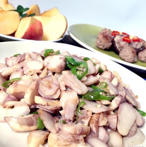  外国|池塘里长的这东西在外国是祸害, 国内却是宝, 不仅补钙而且还美容