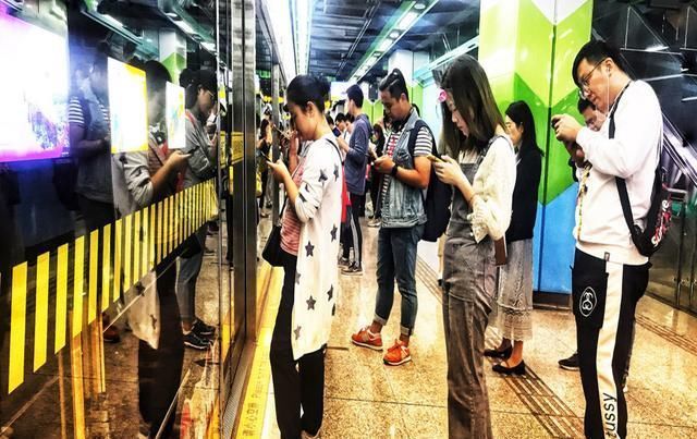 羞愧|地铁上“假孕妇”被逼让座，面对质疑，5岁小孩的一句话让人羞愧