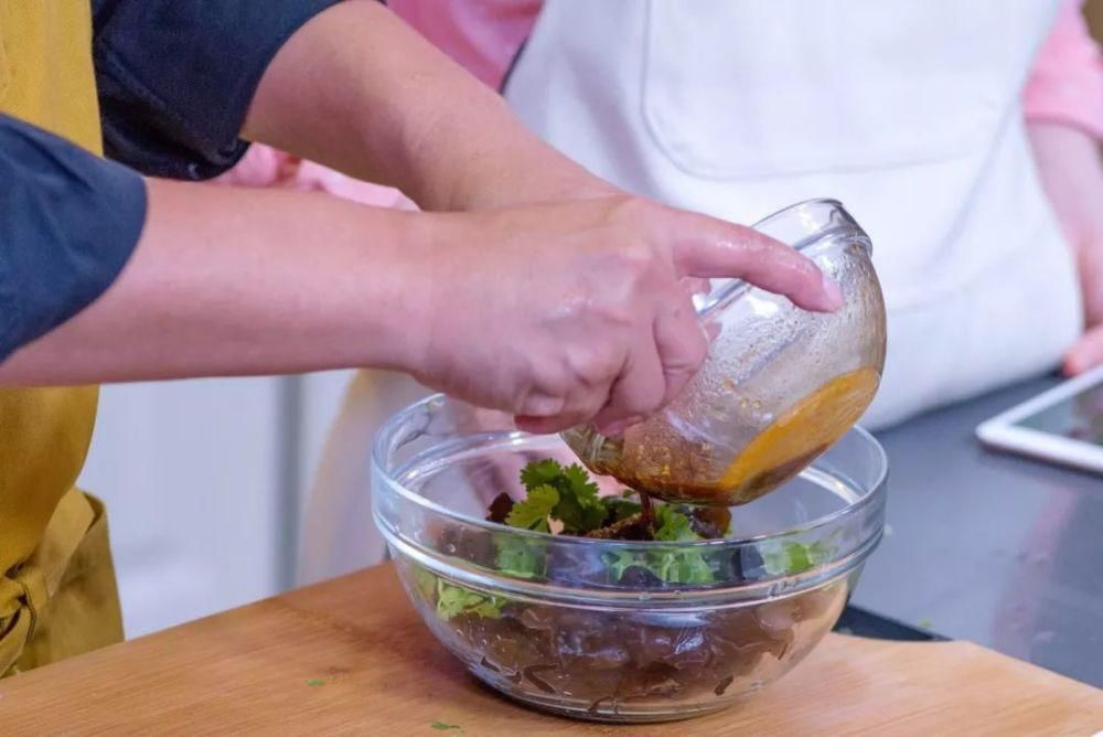  木耳|凉拌菜好吃爽口的秘诀，就是这碗万能酱汁，简单易学！