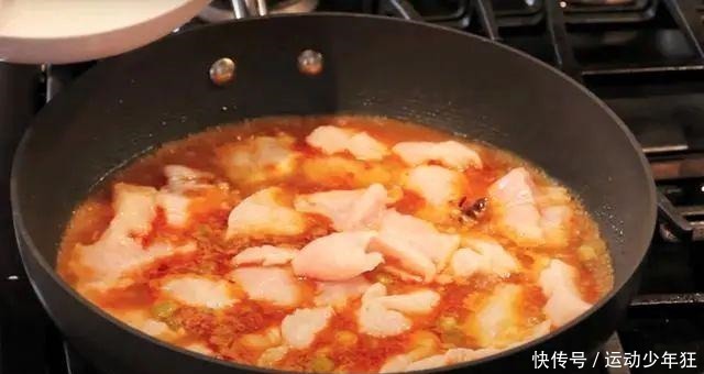 滑嫩|水煮鱼的家常少油做法,鱼片滑嫩,香辣可口制作简单