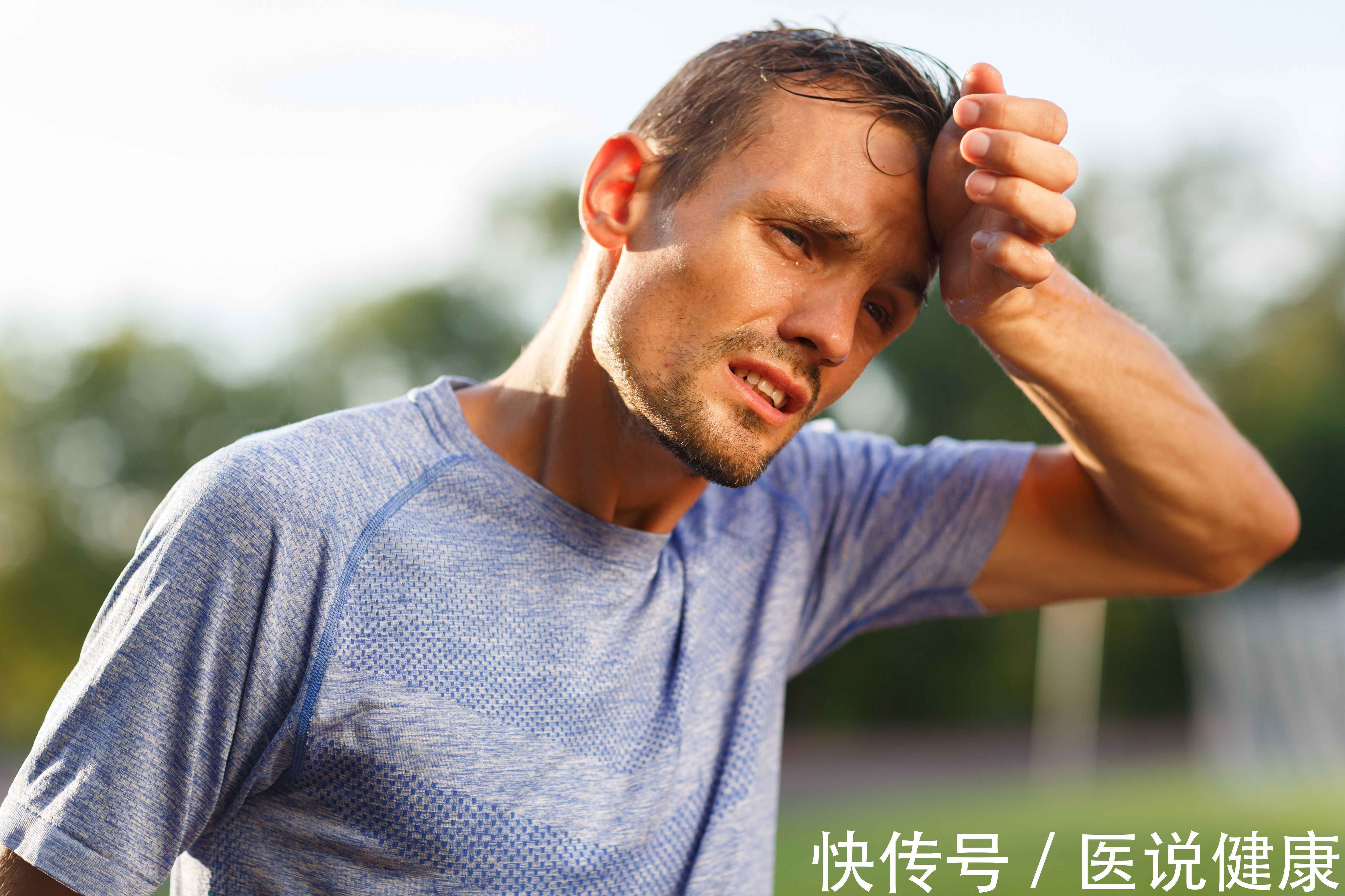 出汗多是什么原因小心是疾病前兆(出汗多并不一定是好事，这4种情况或是疾病的信号，需重视)