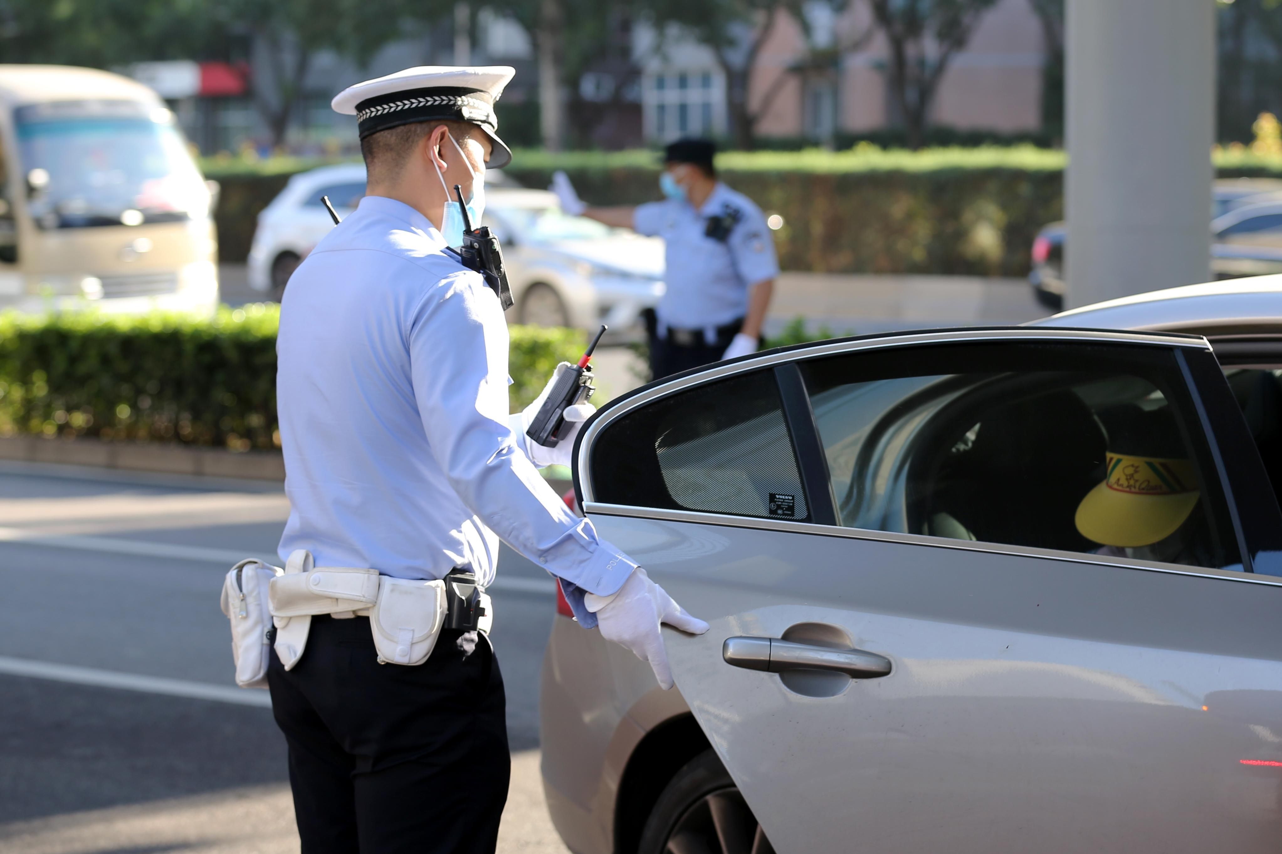  实验小学|薪火传承 赓续前行——开学首日“宝来”身影照亮学途