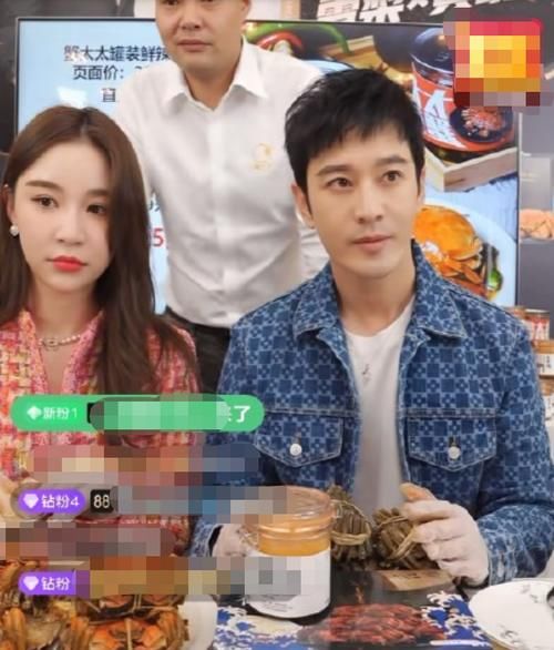 追星|雪梨与黄晓明同框直播，面带羞涩完全不敢对视，已婚妈妈秒变追星少女