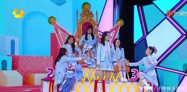 女嘉宾|《快乐大本营》被冷落的嘉宾,其他嘉宾都有毯子盖腿,唯独她没有