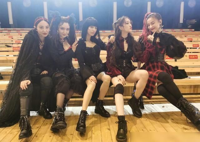  郁可唯|《浪姐》官微警告刷票，阿朵、郁可唯陷入争议，涨幅程度太浮夸！