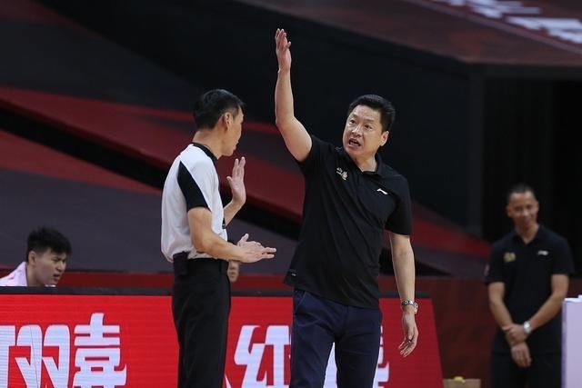  满意|李春江总结爆冷输球两原因！承担输球责任：这成绩我也很不满意
