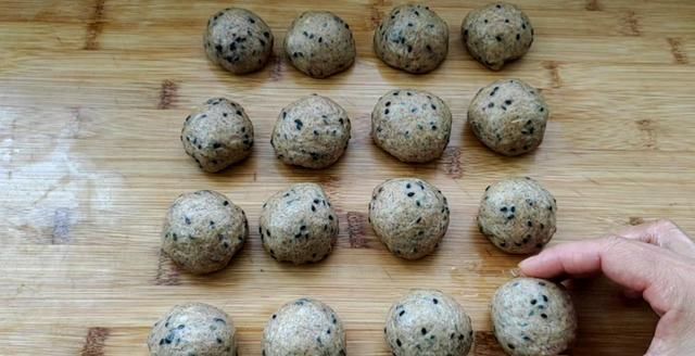 面包|非常适合新手的【波兰种全麦小餐包】,效果超赞,软到不知所措