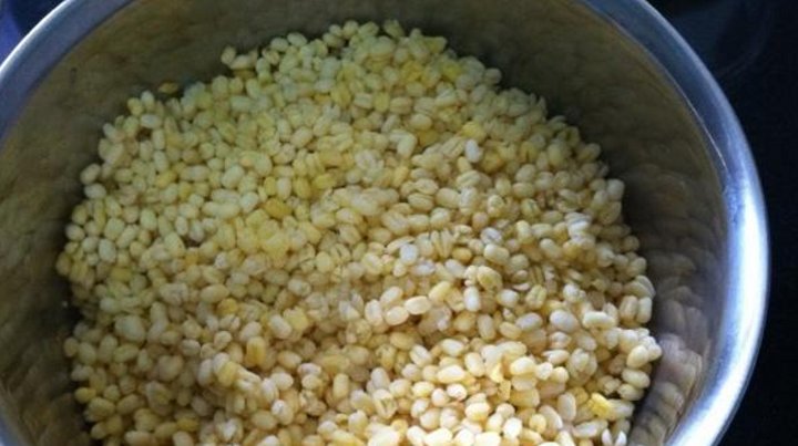  绿豆|夏天，学会绿豆此做法，上锅一蒸，软糯劲道，比绿豆饼还解馋